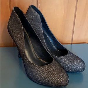 Nine West black gold heels size 9 NWOT